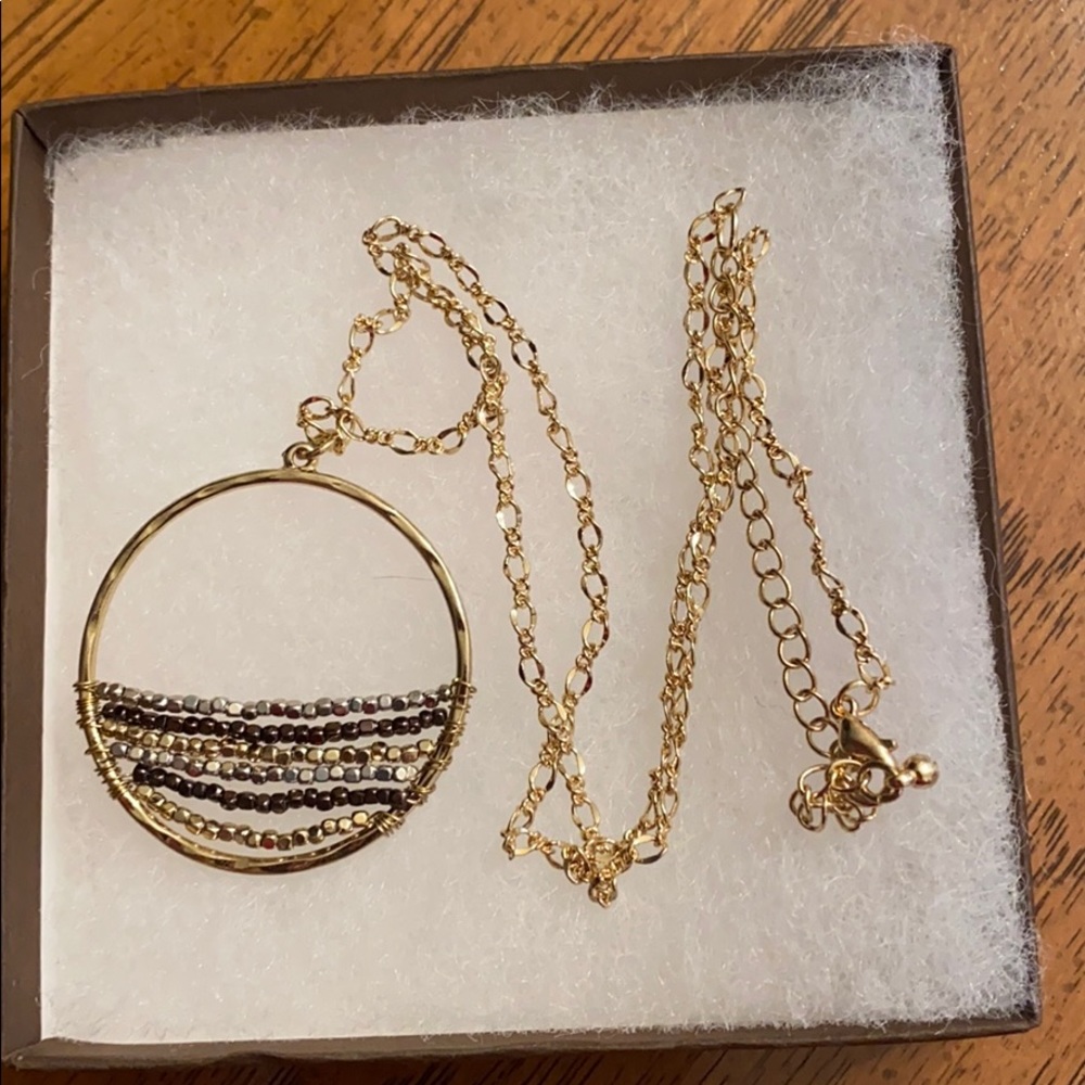 Oval pendant necklace